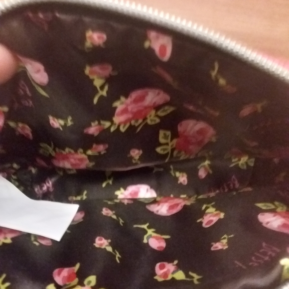 Xox Betsey makeup tote - Picture 3 of 7